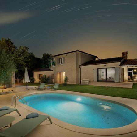 Luxury Villa In Istria - 9,000 Sqm Private Estate With Pool & Sauna, 15 Min To Sea, Near Fazana, 3 Bedrooms Juršići Kültér fotó
