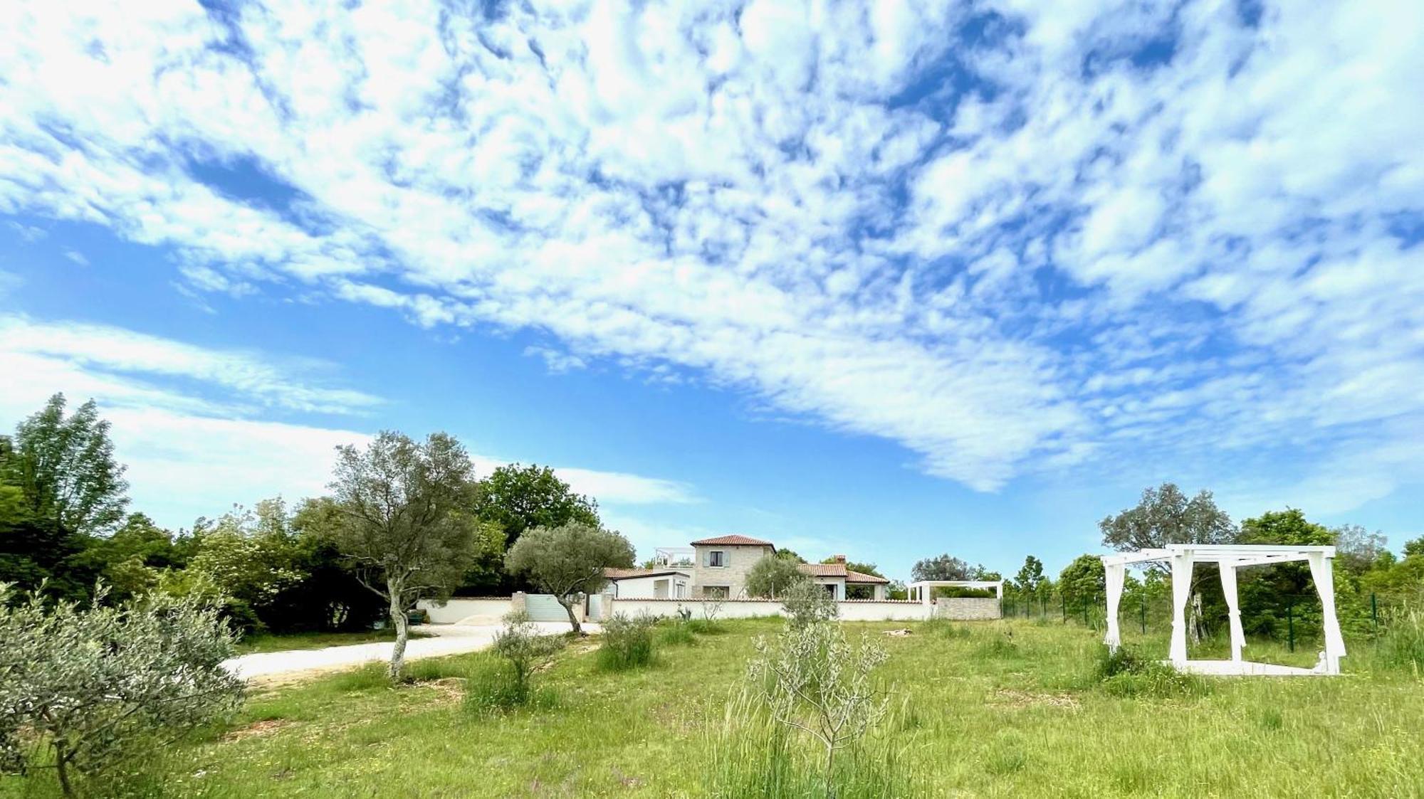 Luxury Villa In Istria - 9,000 Sqm Private Estate With Pool & Sauna, 15 Min To Sea, Near Fazana, 3 Bedrooms Juršići Kültér fotó