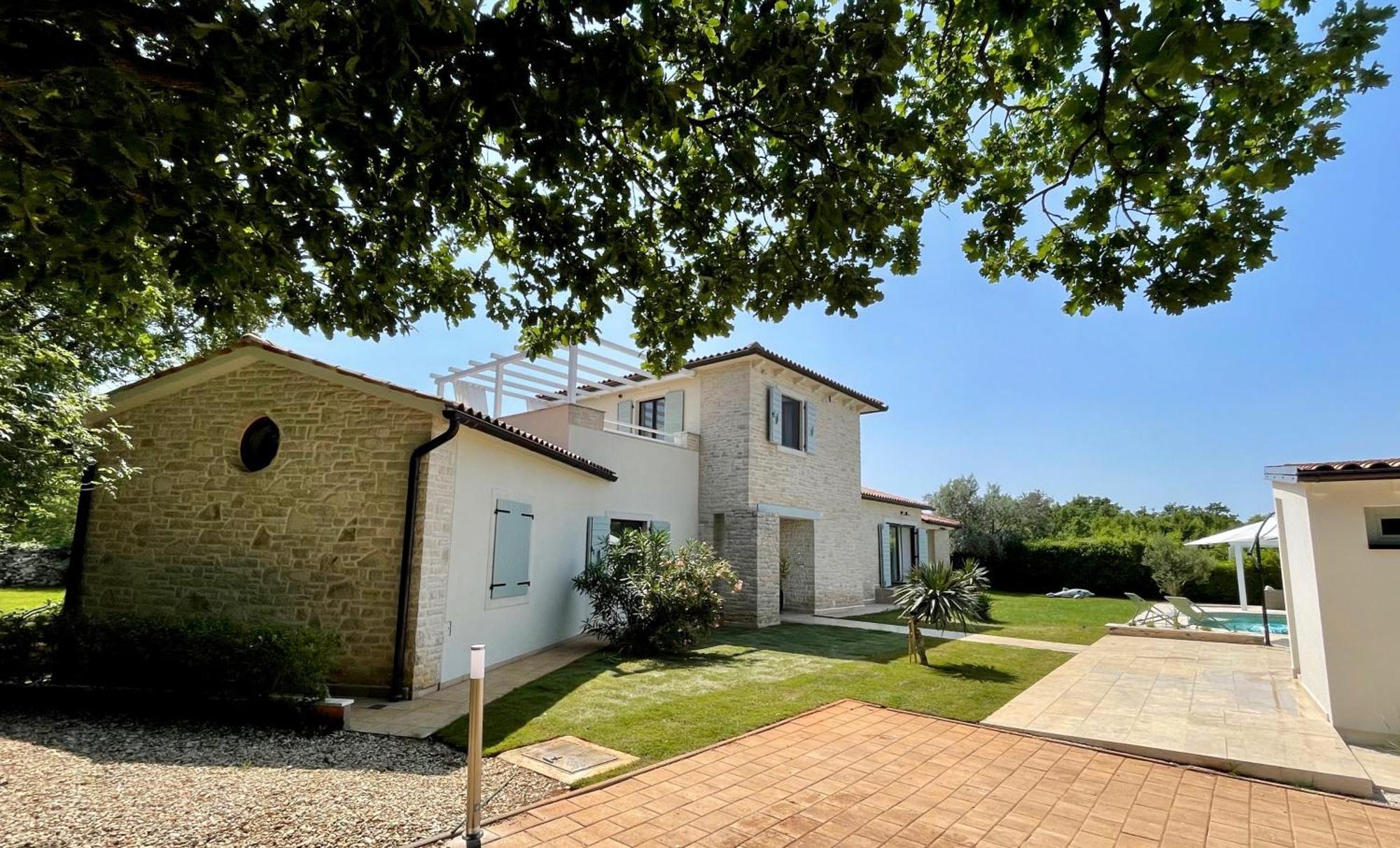 Luxury Villa In Istria - 9,000 Sqm Private Estate With Pool & Sauna, 15 Min To Sea, Near Fazana, 3 Bedrooms Juršići Kültér fotó