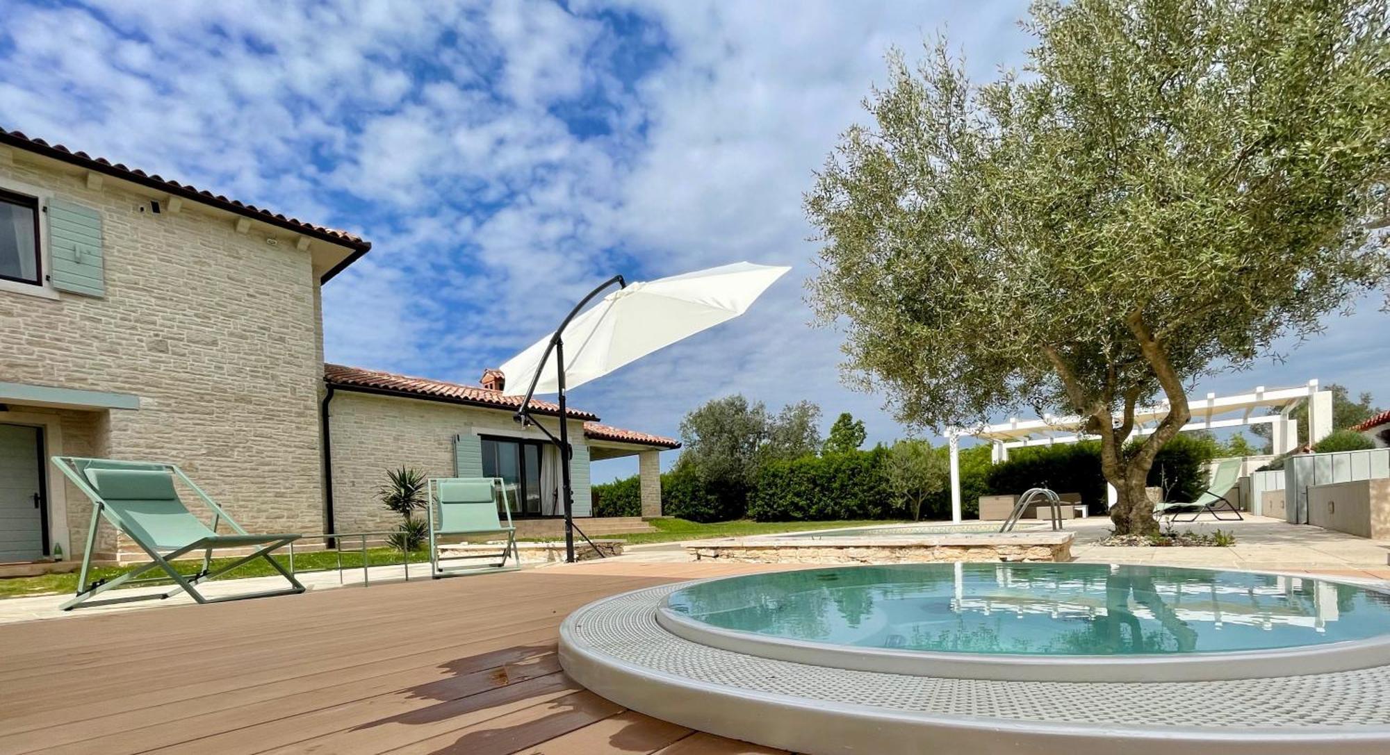 Luxury Villa In Istria - 9,000 Sqm Private Estate With Pool & Sauna, 15 Min To Sea, Near Fazana, 3 Bedrooms Juršići Kültér fotó