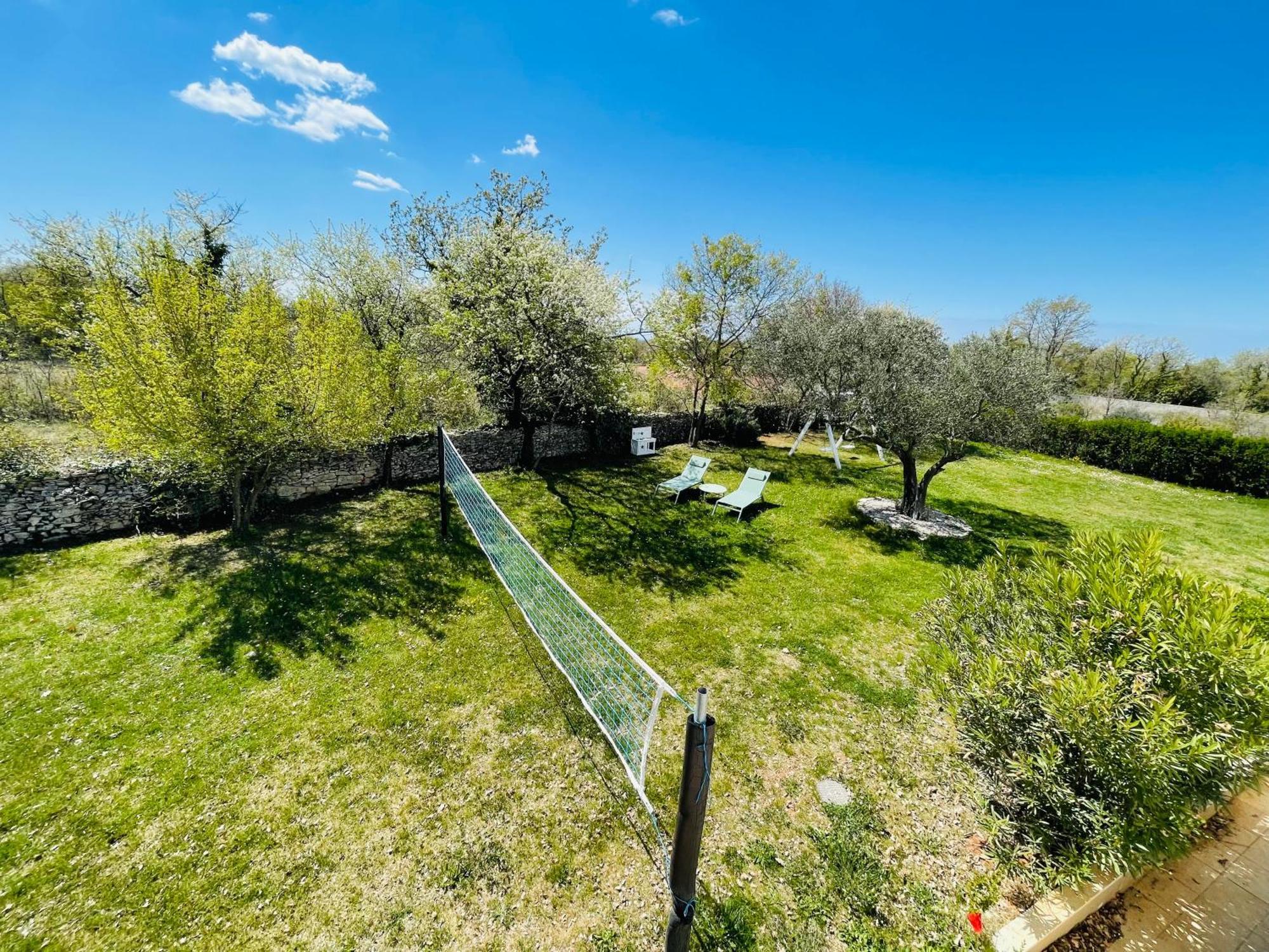 Luxury Villa In Istria - 9,000 Sqm Private Estate With Pool & Sauna, 15 Min To Sea, Near Fazana, 3 Bedrooms Juršići Kültér fotó