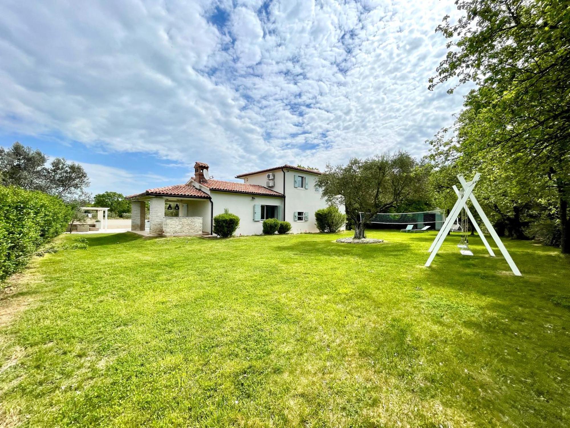 Luxury Villa In Istria - 9,000 Sqm Private Estate With Pool & Sauna, 15 Min To Sea, Near Fazana, 3 Bedrooms Juršići Kültér fotó