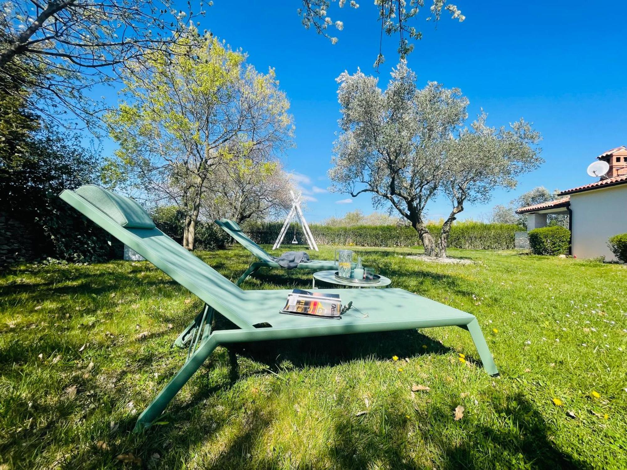 Luxury Villa In Istria - 9,000 Sqm Private Estate With Pool & Sauna, 15 Min To Sea, Near Fazana, 3 Bedrooms Juršići Kültér fotó