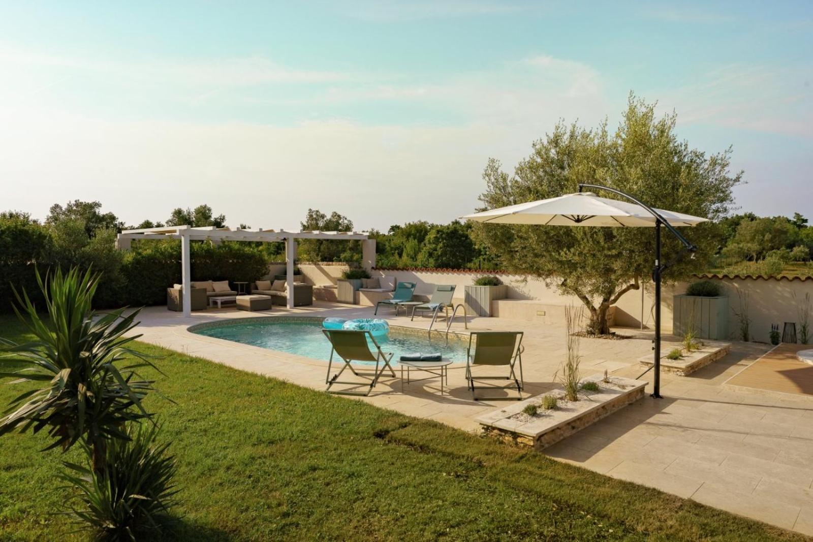 Luxury Villa In Istria - 9,000 Sqm Private Estate With Pool & Sauna, 15 Min To Sea, Near Fazana, 3 Bedrooms Juršići Kültér fotó