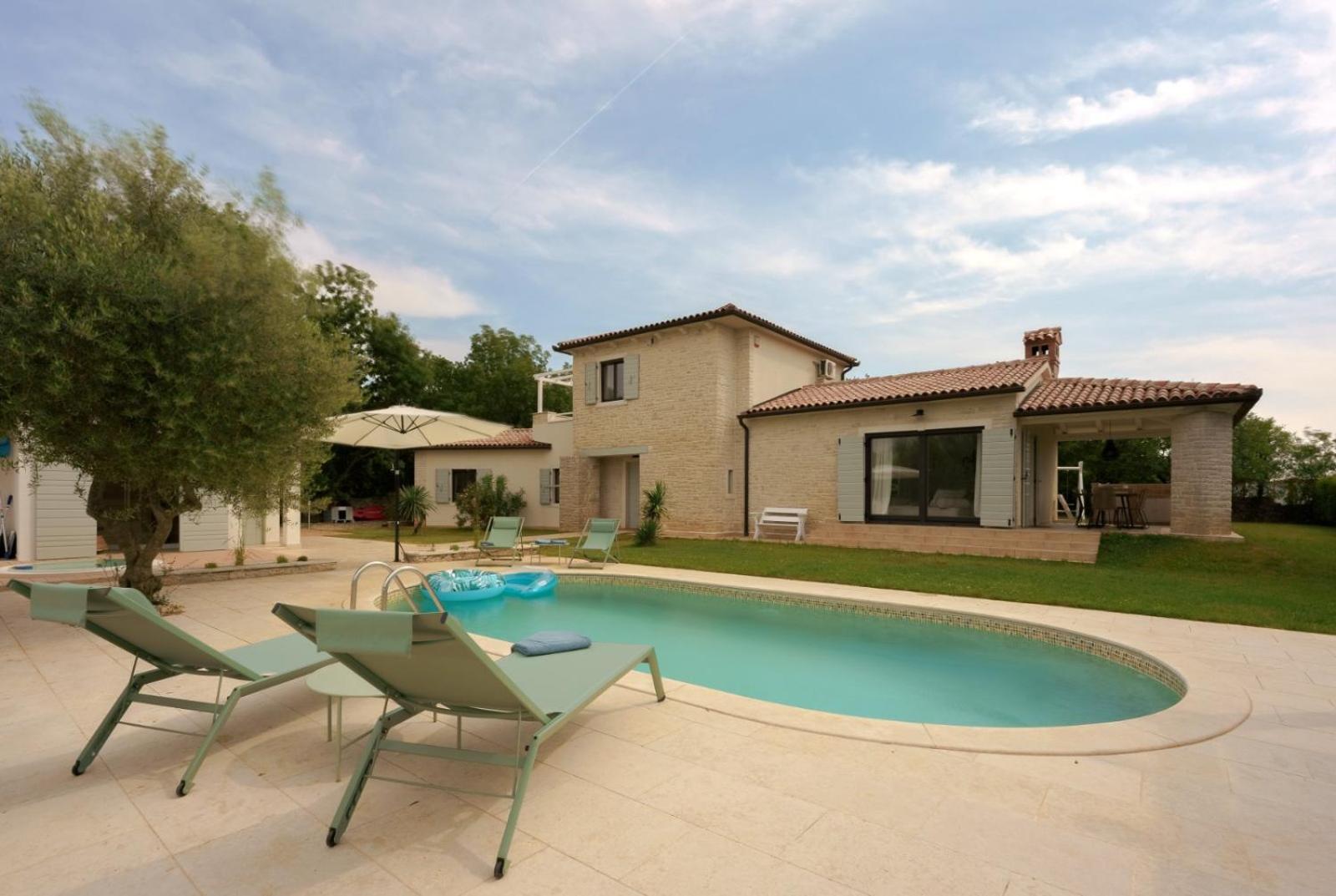 Luxury Villa In Istria - 9,000 Sqm Private Estate With Pool & Sauna, 15 Min To Sea, Near Fazana, 3 Bedrooms Juršići Kültér fotó