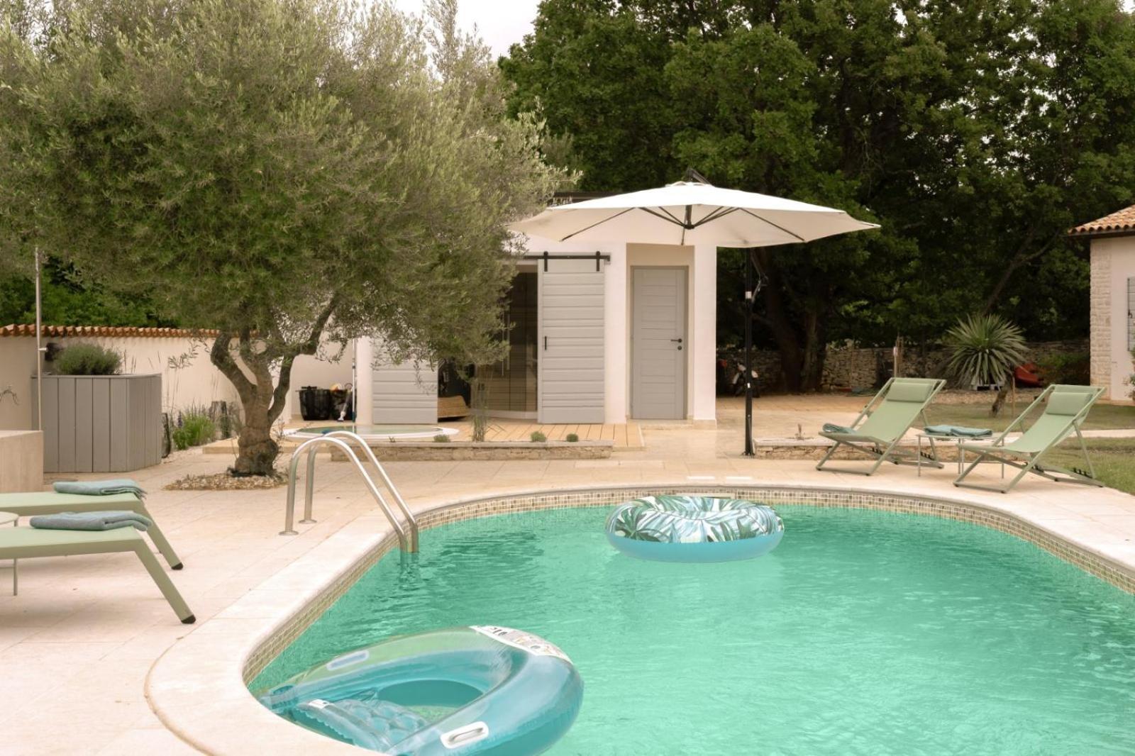 Luxury Villa In Istria - 9,000 Sqm Private Estate With Pool & Sauna, 15 Min To Sea, Near Fazana, 3 Bedrooms Juršići Kültér fotó